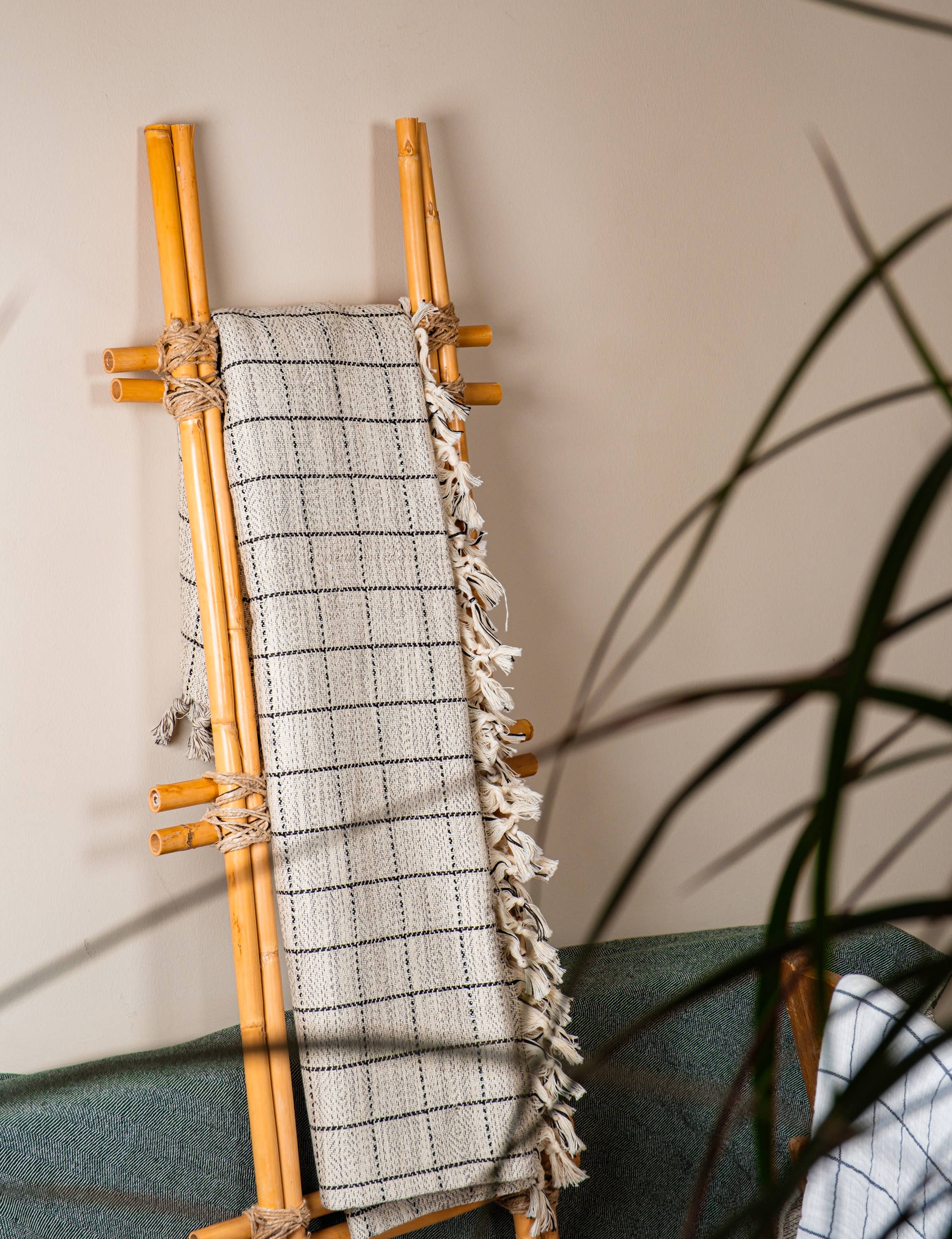 Moa - Cream Grey Checkered Throw Blanket