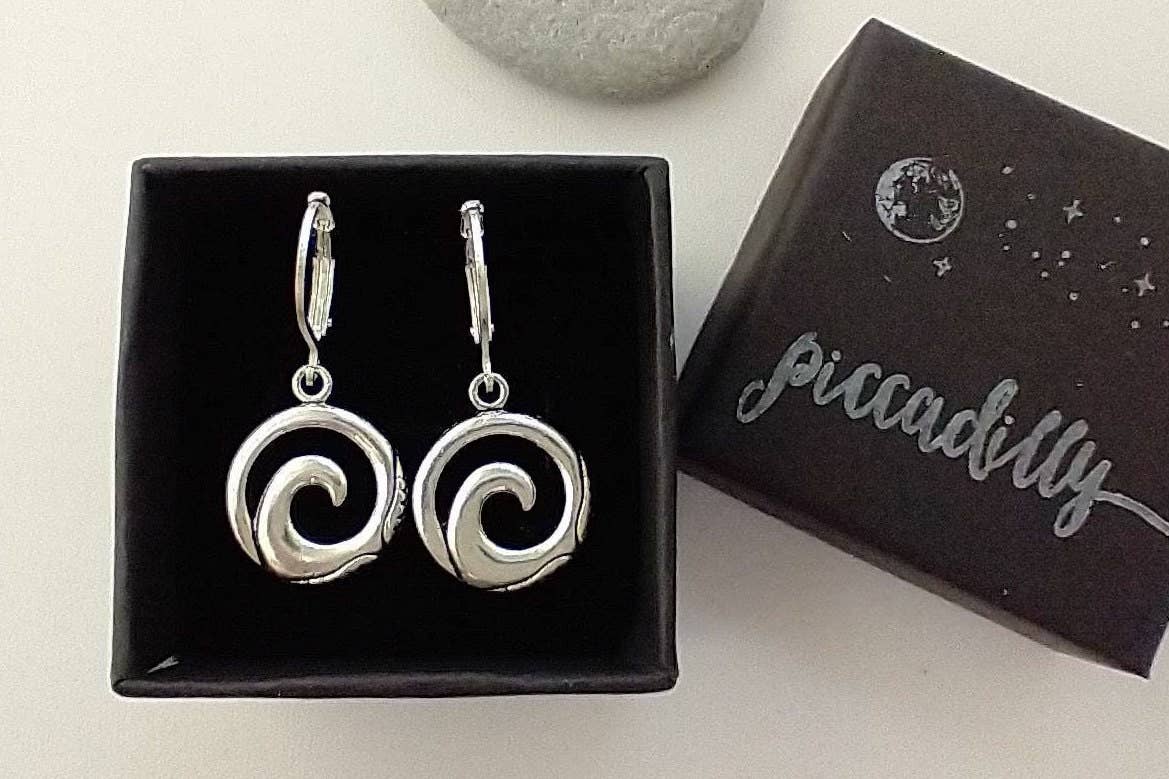 Piccadilly Pendants - Tiny Wave Earrings